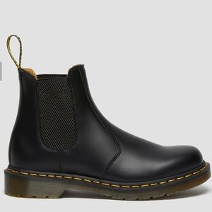 Doc Marten 2976 YELLOW STITCH SMOOTH LEATHER CHELSEA BOOTS
